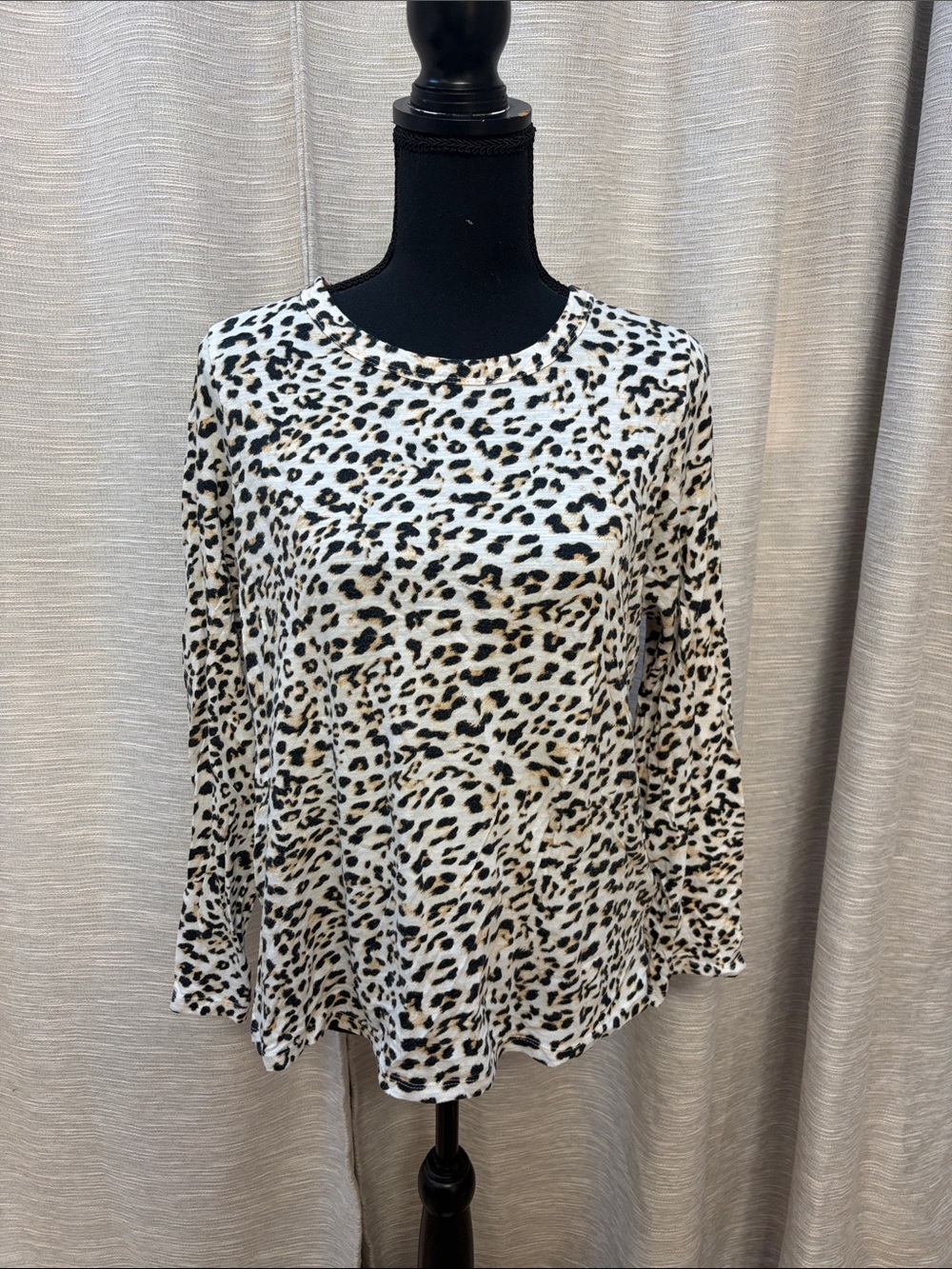 Banana Republic Cream Leopard Print Long Sleeve Tee
